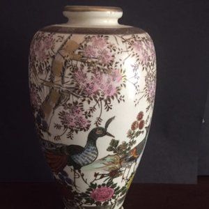 Beautifully designed vase with Asian scene